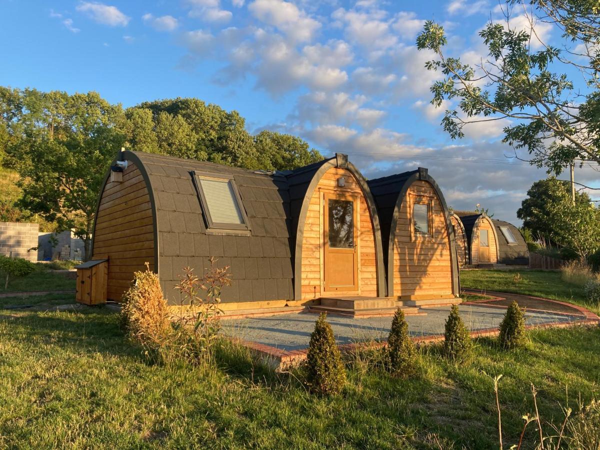 Rabbit Glamping Pod School House Farm Hotell Leighton  Exteriör bild