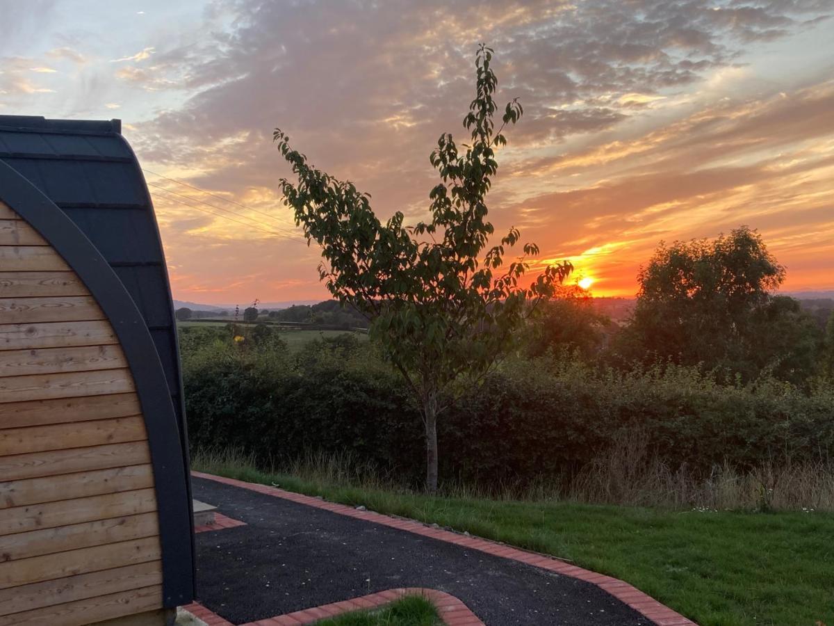 Rabbit Glamping Pod School House Farm Hotell Leighton  Exteriör bild