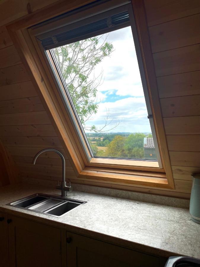Rabbit Glamping Pod School House Farm Hotell Leighton  Exteriör bild
